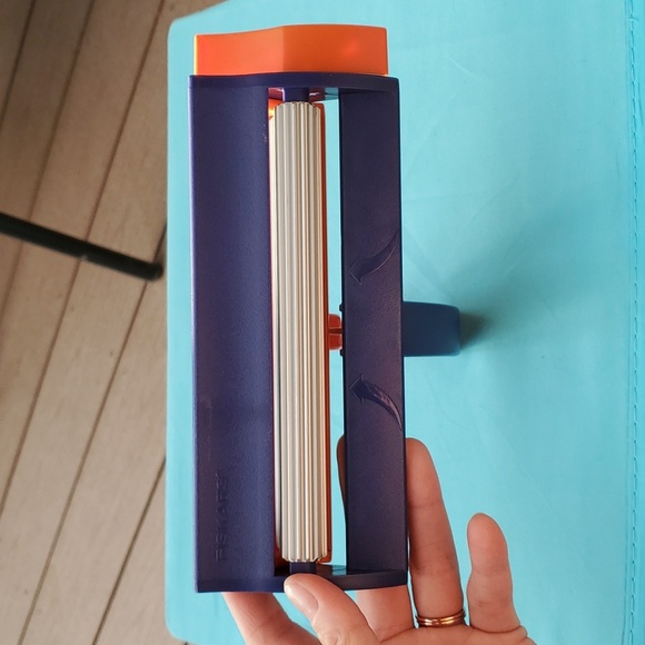 Fiskars paper crimper/pleater/accordion folder - Picture 2 of 3